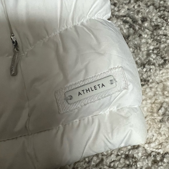 Athleta white puffer vest - Picture 4 of 4